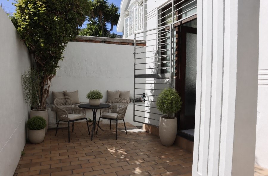 2 Bedroom Property for Sale in Sea Point Western Cape